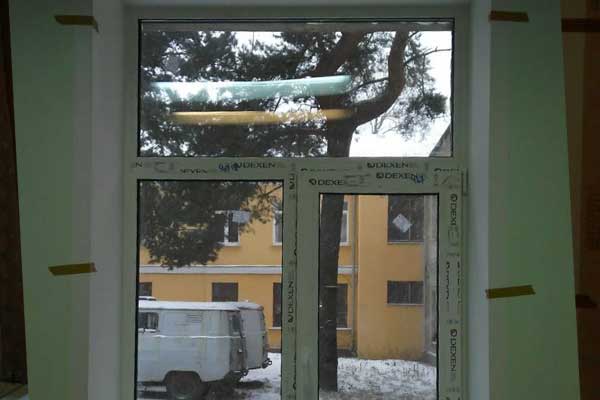 Установка пластикового окна из профиля DEXEN вместе с откосами - г. Минск, ул. Геологическая
